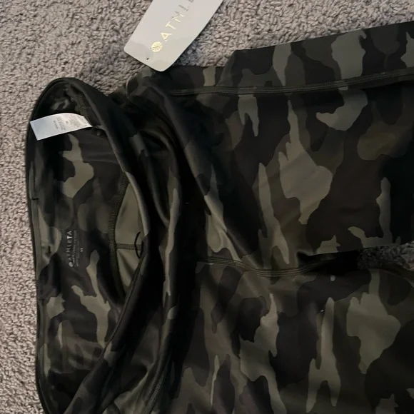 NWT Athleta 7/8 Women's Camo Leggings - Picture 3 of 8